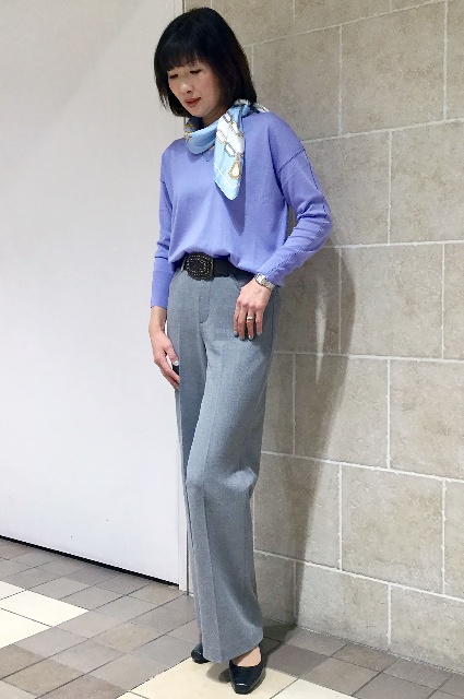 ストレッチパンツ専門店　ビースリー公式通販サイトのコーディネート スカーフ使いで大人っぽく、モノトーン+1色のスタイリッシュコーデ