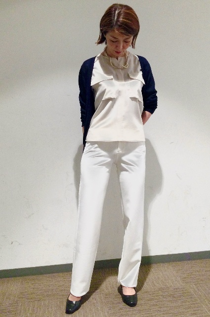 自信がつく美脚ストレートで、夏の白パンツを着こなして 東京都店舗